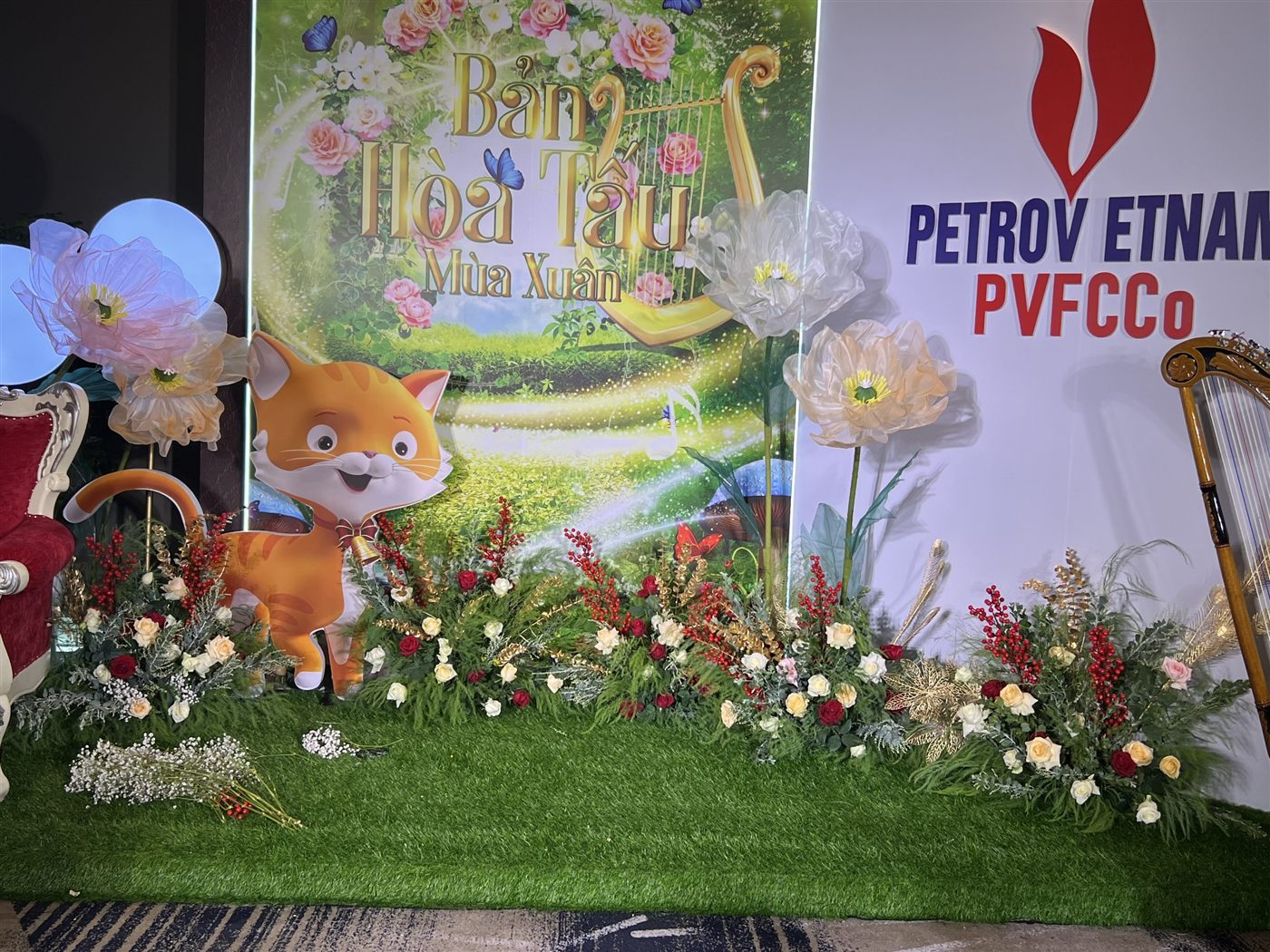 PVFCCo - Không gian trang trí hoa tươi cho sự kiện Mùa Xuân.
