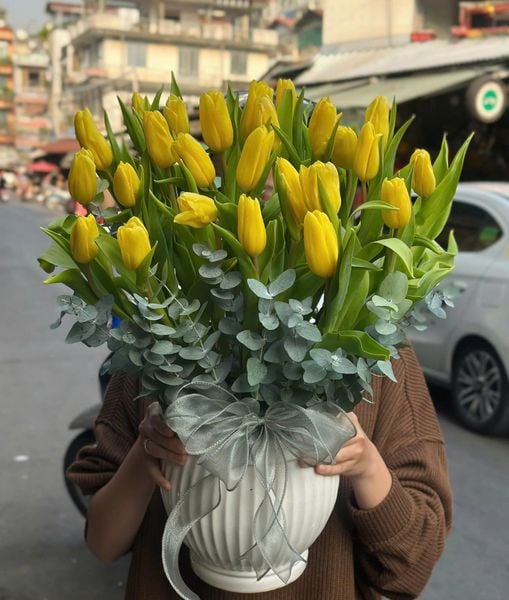Hoa Cắm Bình: Bình Hoa Tulip Vàng - HCB83