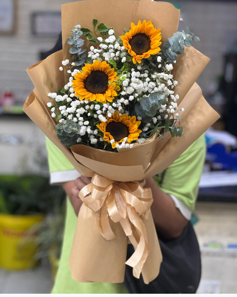 Hoa Bó Dài: Bó Hoa Hướng Dương Mix Baby Lá Bạc - HBD251