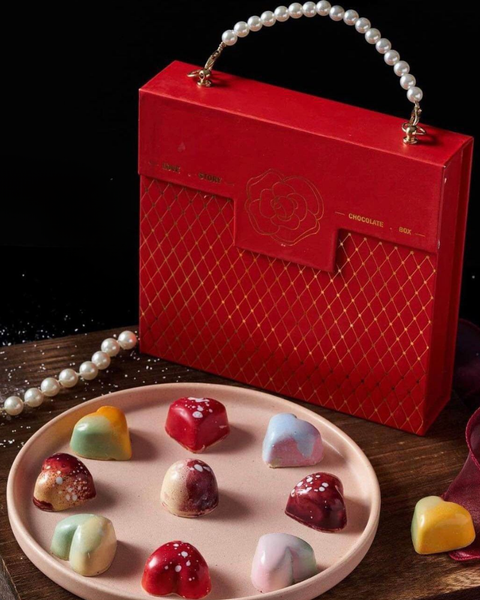 Hộp Chocolate: Hộp Chocolate Chanel Đỏ- HCCL12 - Quà Tặng 14/2