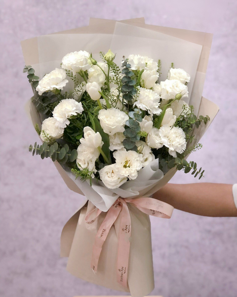 Hoa Tulip: Bó Hoa Cẩm Chướng Trắng Mix Tulip - HBD233