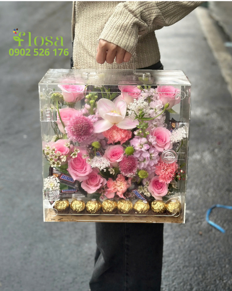 Hoa 8/3 Tặng Vợ: Hoa Cắm Hộp Mica Xinh - HMC03