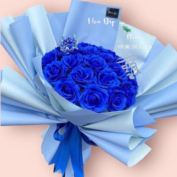 Bó hoa Blue Rose được làm từ 25 hoa hồng xanh sáp thơm