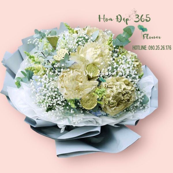 Nếu bạn tặng hoa 20/10 cho người yêu, thì bạn có thể chọn mua bó hoa mẫu đơn cao cấp và mang vẻ đẹp thuần khiết để gửi đến lời khen tương tự với cô gái mà bạn yêu thương