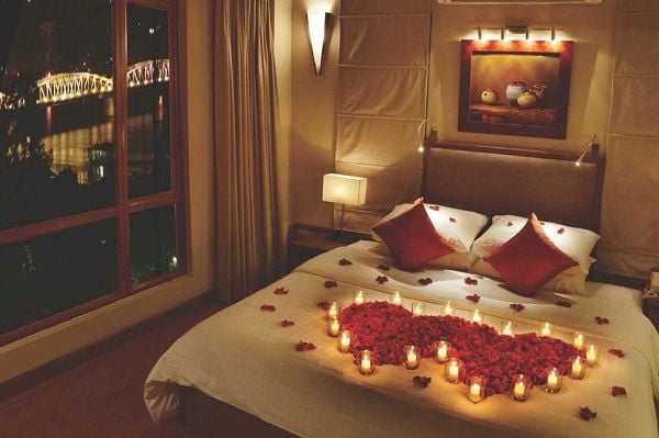 Trang phí phòng ngủ với hoa xinh đẹp và thơ mộng ngày 20/10 (Nguồn: Internet)