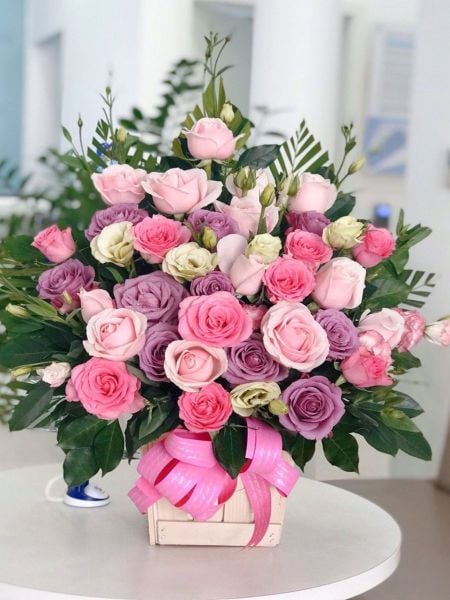 Giỏ hoa hồng 20/10 thích hợp để tặng cho mẹ (Nguồn: Sưu tầm)