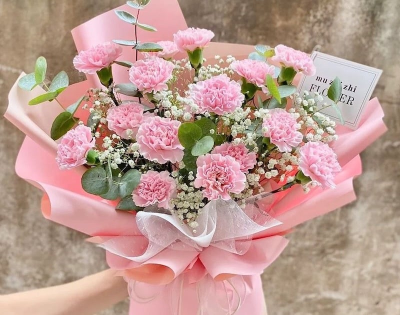 Mẫu bó hoa cẩm chướng hồng xinh xắn tặng người yêu