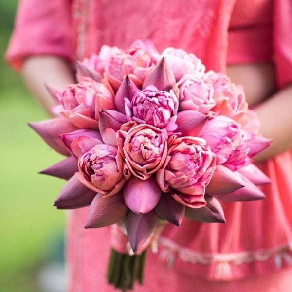 Bó hoa sen cưới truyền thống