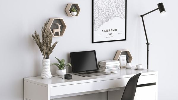 Các món đồ trang trí bàn làm việc nhỏ xinh cũng sẽ là quà tặng 20/10 độc đáo (Nguồn: Internet)