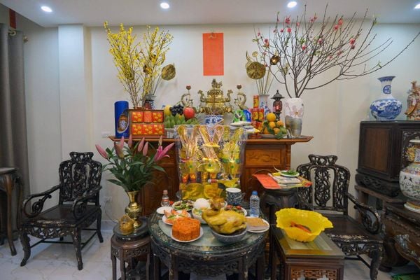 Dọn dẹp bàn thờ là một cách tri ân và tôn trọng ông bà, cùng nhau đón Tết