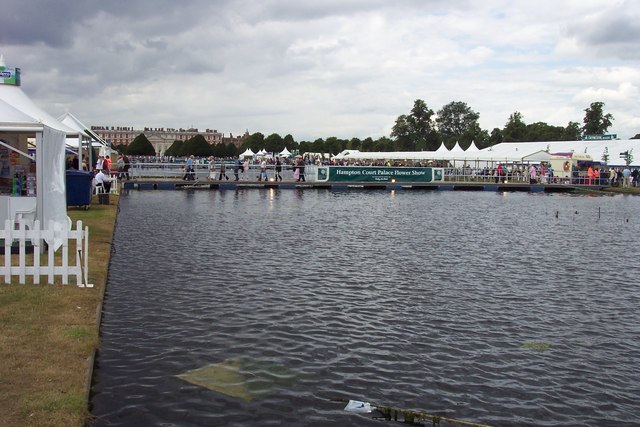 Hội hoa Hampton Court bên cung điện Hoàng gia Anh