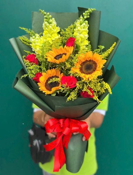 Hoa Bó Dài: Bó Hoa Tươi Cầu Chúc May Mắn - HBD246