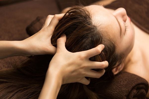 Đi spa thư giãn sẽ giúp mẹ của bạn tái tạo năng lượng tốt hơn.