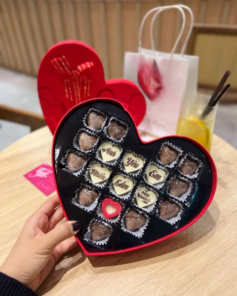 Hộp Chocolate: Hộp Chocolate Anh Yêu Em Nhiều Lắm - HCCL05 - Quà Valentine's