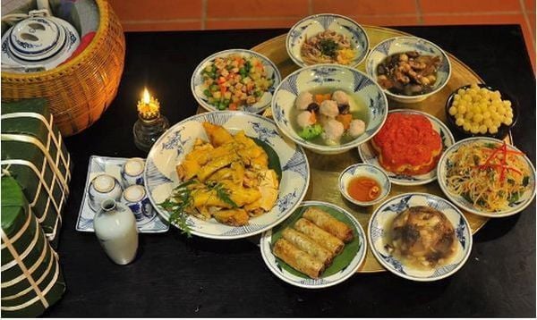 Mâm cơm cúng Tất niên truyền thống của gia đình miền Bắc.