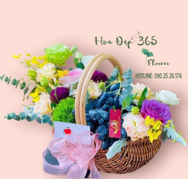 Giỏ hoa nho mix hoa tươi xinh xắn