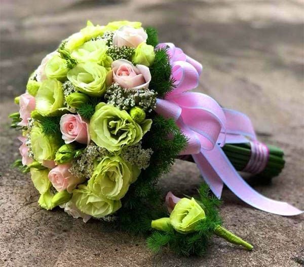 Bó hoa cưới cát tường xanh mang ý nghĩa tình yêu vĩnh cửu, mong muốn gắn kết trọn đời