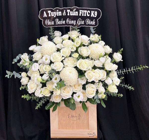 Hộp Hoa Tươi: Hộp Hoa Ánh Trắng Tinh Khôi - HH228