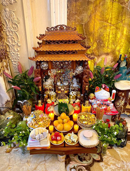 Bình hoa để bên nào bàn thờ ông địa để thu hút tài lộc