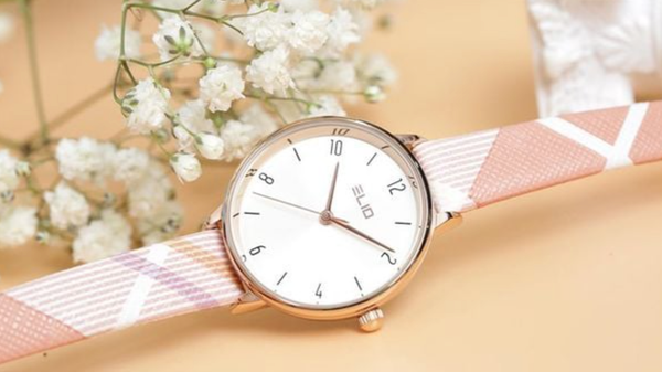 Mẫu đồng hồ thanh lịch tạo điểm nhấn cho nửa còn lại