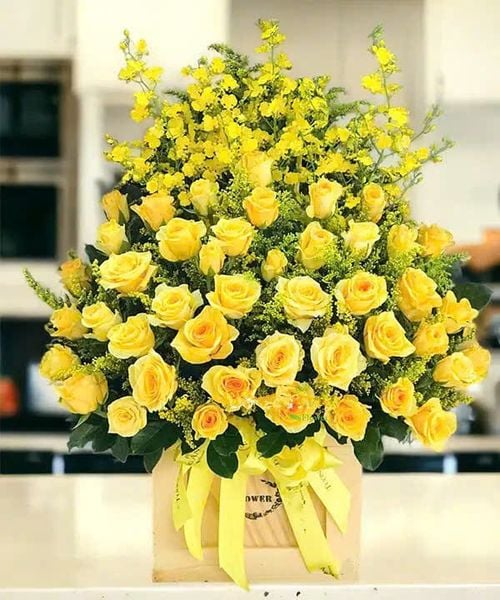 Hoa Tặng Người Yêu: Hộp Hoa Hồng Vàng - HCH109