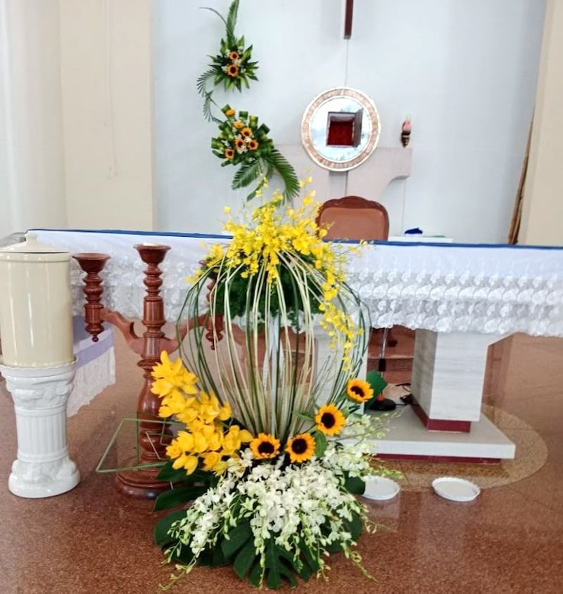 Mẫu hoa hướng dương dâng bàn thờ Chúa