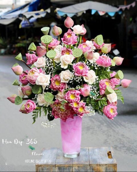 Hoa Cắm Bình: Bình Hoa Sen Hồng Tặng Mẹ - HCB31 - Hoa Tặng Mẹ