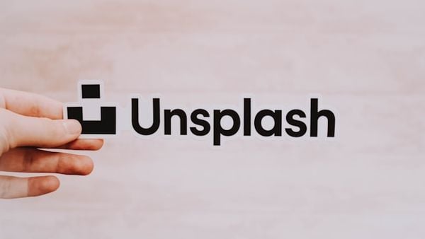 Unplash là trang web tải ảnh hoa sinh nhật đẹp miễn phí và full HD hàng đầu hiện nay