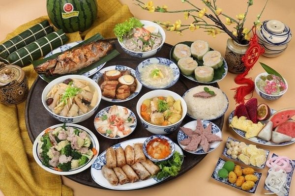 Mâm cơm cúng Tất niên đậm đà hương vị của Tết cổ truyền.