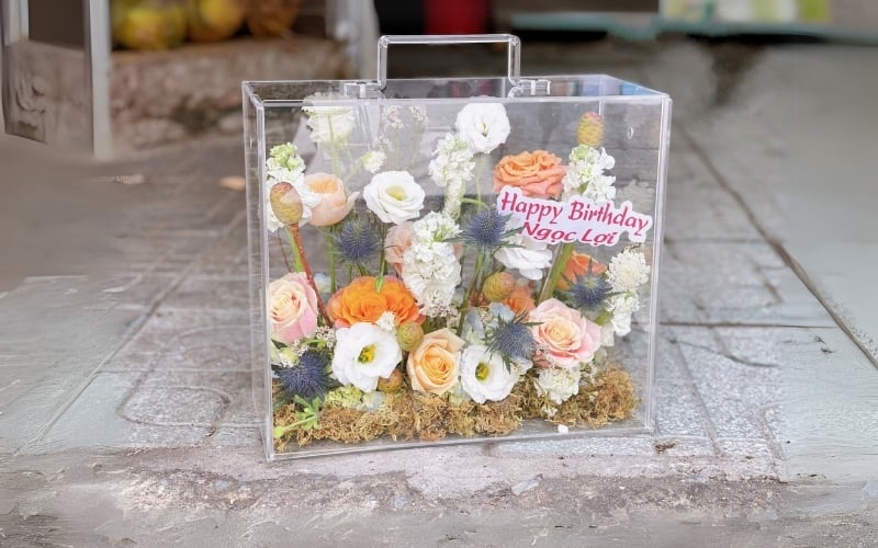 Hộp hoa mica trong suốt mix hoa hồng nhiều màu nhỏ xinh