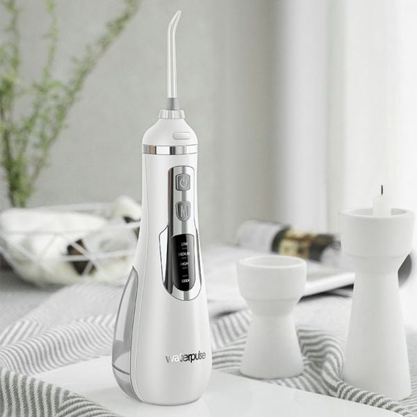 Máy tăm nước là quà tặng 8/3 tiện lợi