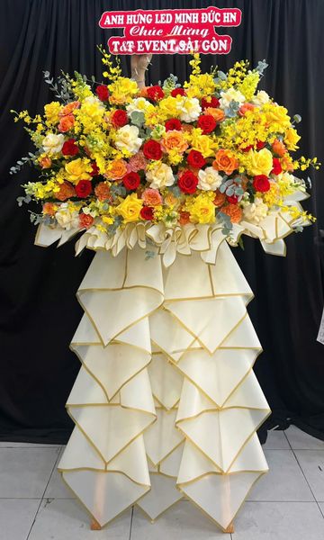 Hoa Chúc Mừng: Kệ Hoa Sắc Xuân Hưng Thịnh - HCM150