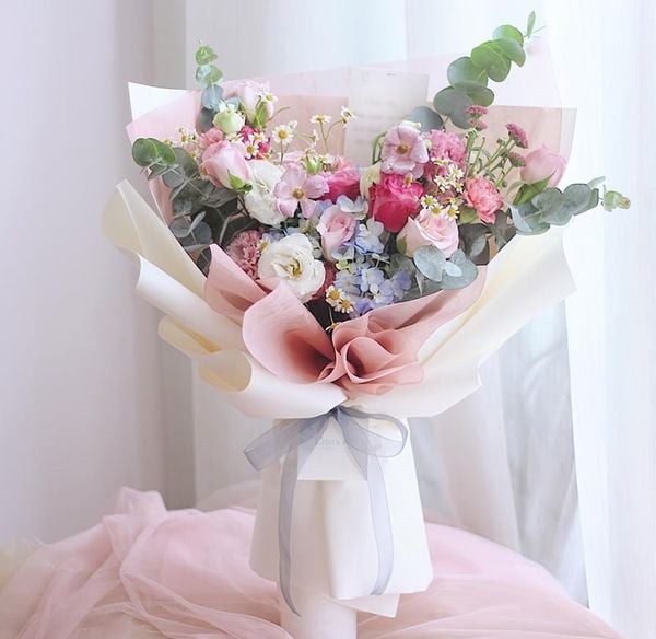 Meaningful mixed bouquet for October 20th, brilliant and perfect for mothers (Source: Collection)