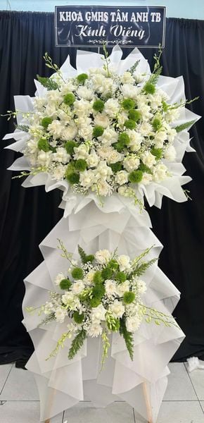 Hoa Chia Buồn: Vòng Hoa Thanh Tịnh Vĩnh Cửu  - HTL202
