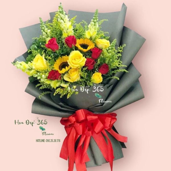 Bó hoa Trao tặng - HBD194 mix hoa hồng vàng, hoa hồng đỏ và hoa hướng dương,... thích hợp tặng cho bạn bè 20/10