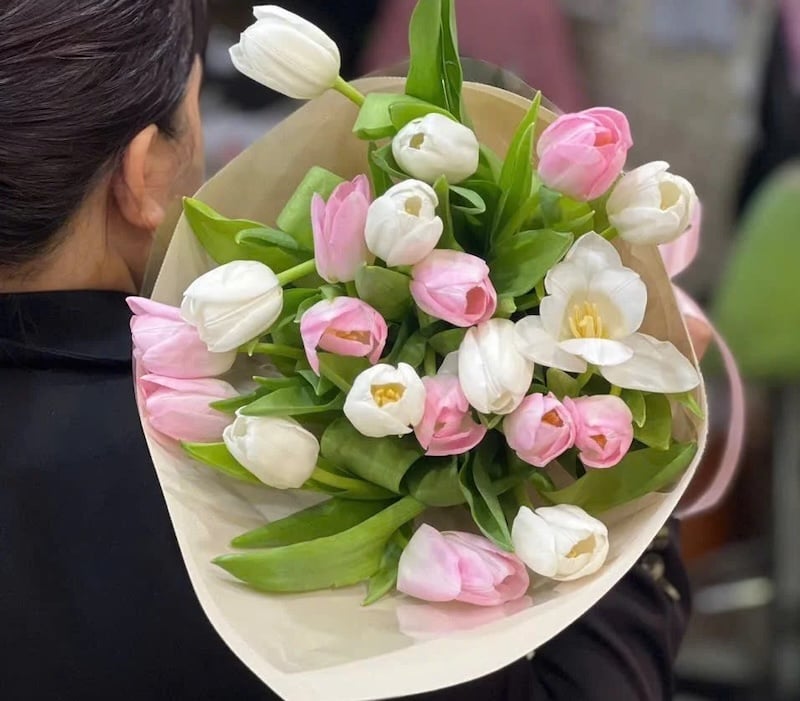Bó Hoa Tulip Nhẹ Như Mây - HBD17
