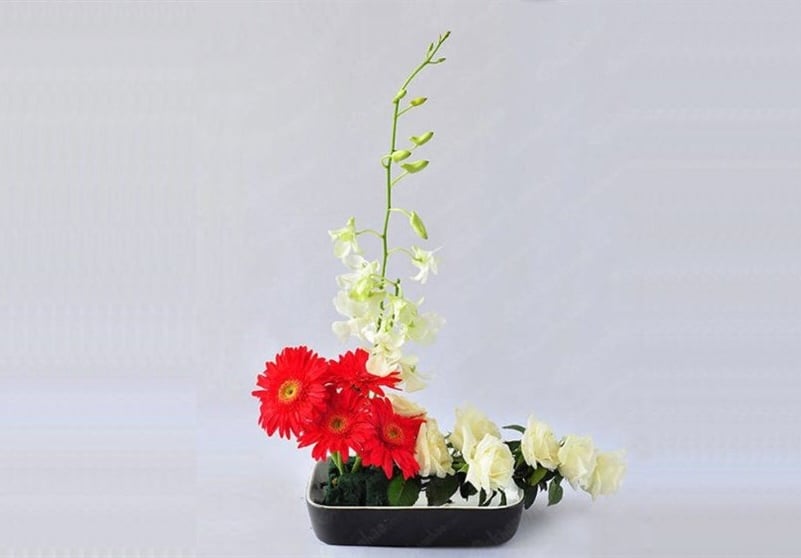 Cách cắm hoa đồng tiền để bàn kiểu Nhật