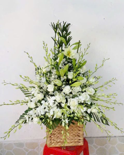 Hoa Màu Trắng: Giỏ Hoa Viếng Dearly Remembered - HTL10