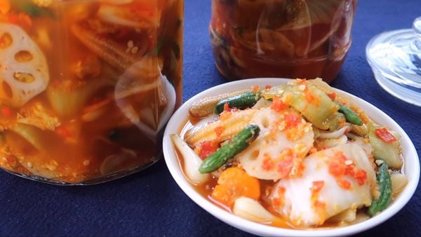 Kim chi củ kiệu, ngó sen Việt Nam là món ăn quen thuộc trong mâm cơm ngày Tết (Nguồn: Internet)