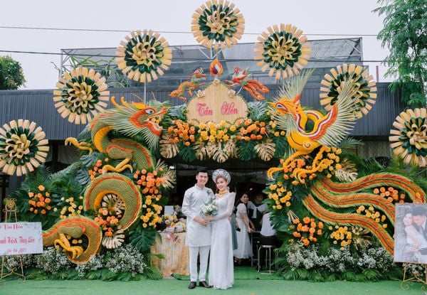 Cổng cưới Long - Phụng đậm chất miền Tây vô cùng bắt mắt và trang trọng.