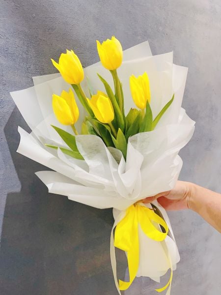 Hoa tulip vàng - món quà chúc mừng sinh nhật sếp vô cùng nổi bật và ý nghĩa.