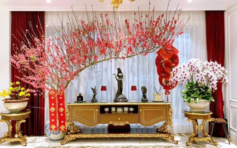 Đào huyền có cành chính dài vươn ngang rồi rủ xuống mềm mại