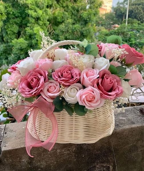 Giỏ hoa hồng xinh yêu vô cùng thích hợp dành tặng mẹ trong những dịp sinh nhật hay Mother's day,...