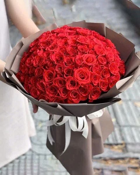 Hoa Bó Tròn: Bó Hoa Hồng Rực Rỡ - HBT32