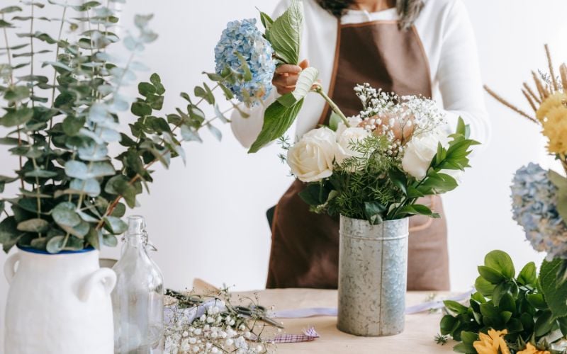 Tầm quan trọng của việc lựa chọn hoa và cách cắm hoa sinh nhật phù hợp