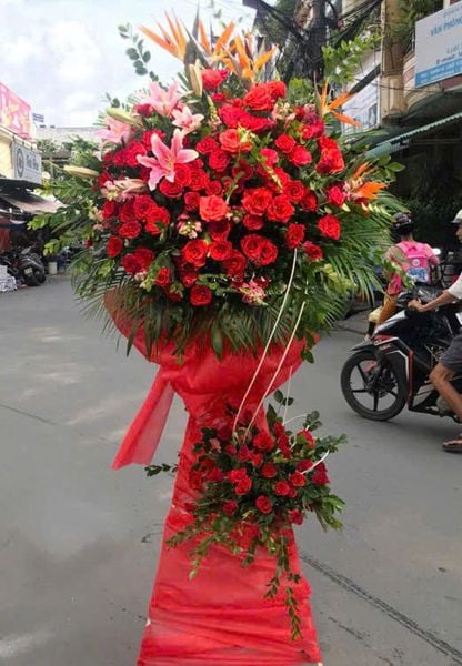 Hoa Khai Giảng: Kệ Hoa Khai Giảng Chúc Mừng Thành Công  - HCM18