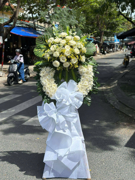 Hoa Tang Lễ Đà Nẵng: Một Cõi Đi Về - HTLDN01 - Vòng Hoa Tang Lễ