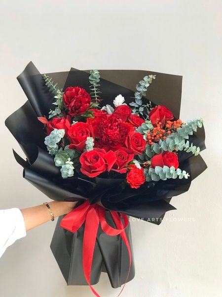 Hoa hồng đỏ cũng là một lựa chọn hoàn hảo đấy nhé!