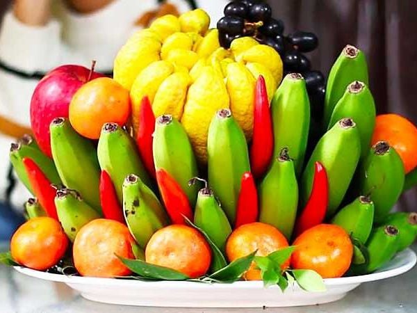 Ở miền Trung và miền Bắc, mâm ngũ quả tượng trưng cho ngũ hành Kim, Mộc, Thuỷ, Hoả, Thổ