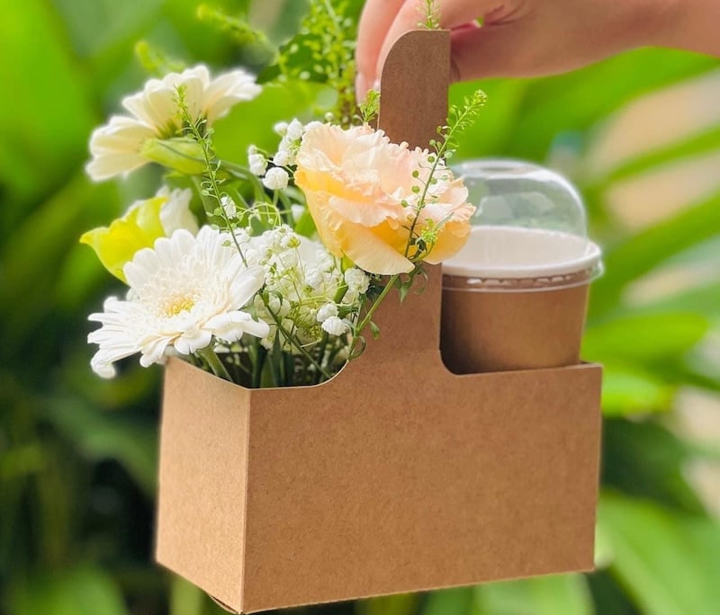 Cách cắm hoa đồng tiền trong túi giấy